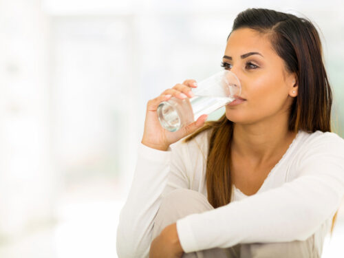 Bere acqua appena svegli è importantissimo per la salute, Ecco perché: